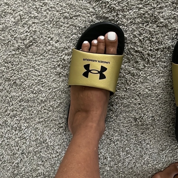 Under Armour Slides - Picture 3 of 4